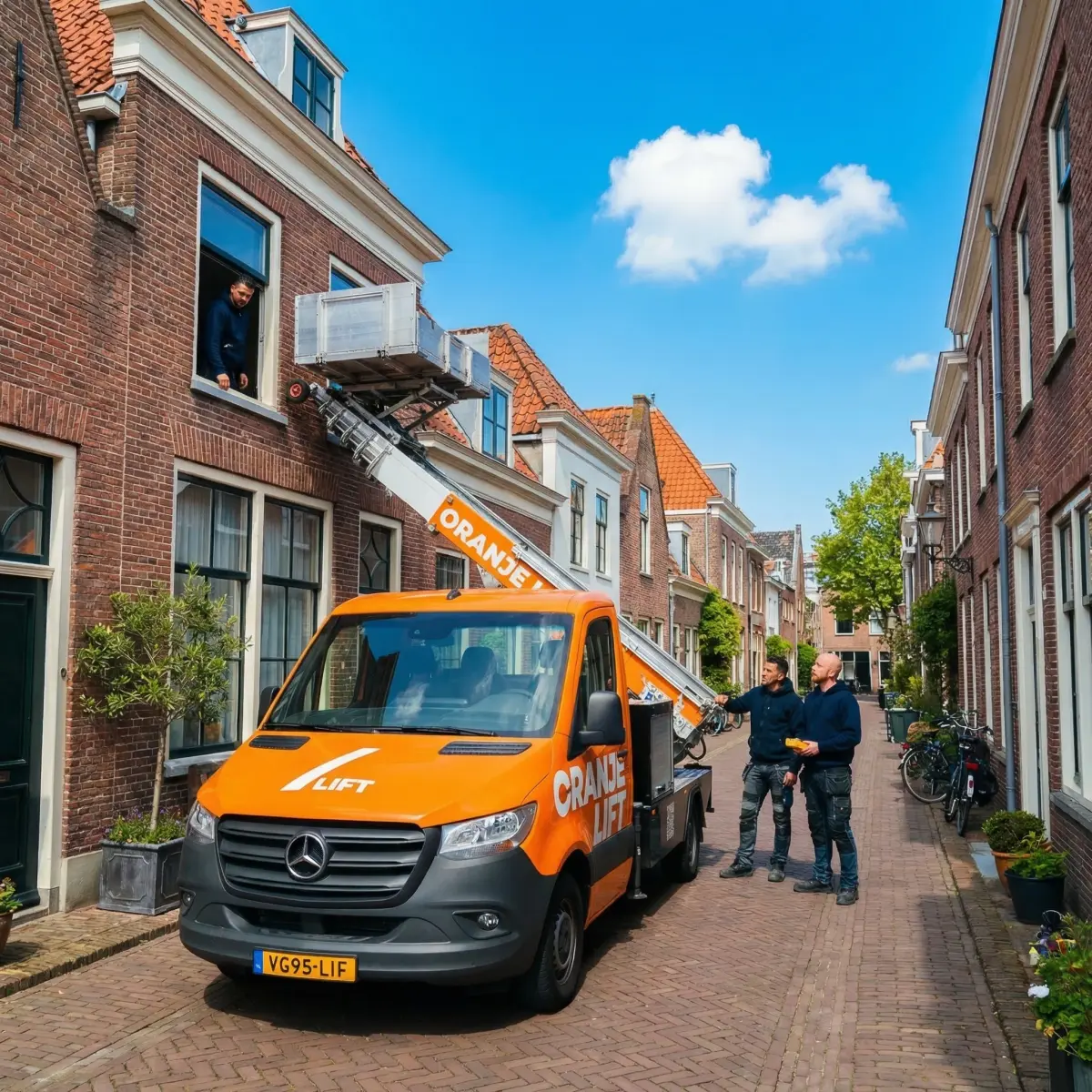 Wagenlift in gebruik bij verhuizing Enschede